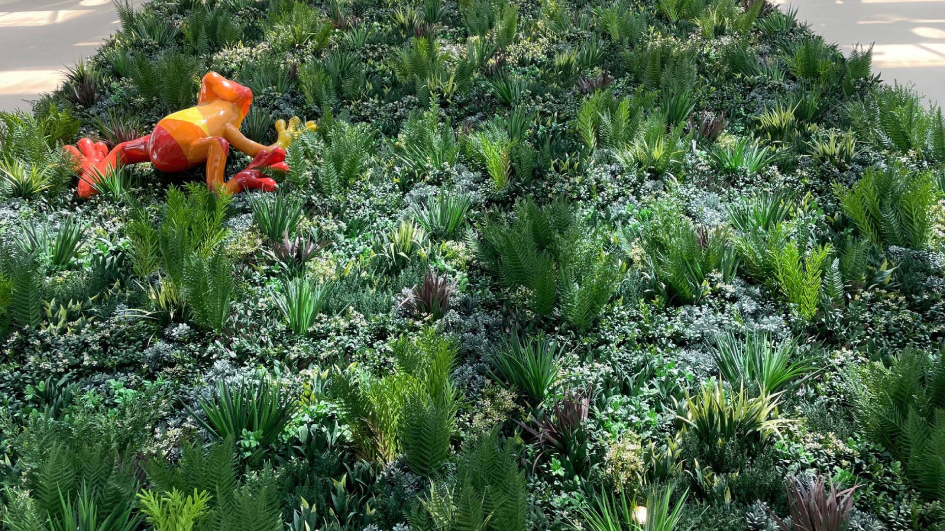 artificial living wall at dallas childrens medical center